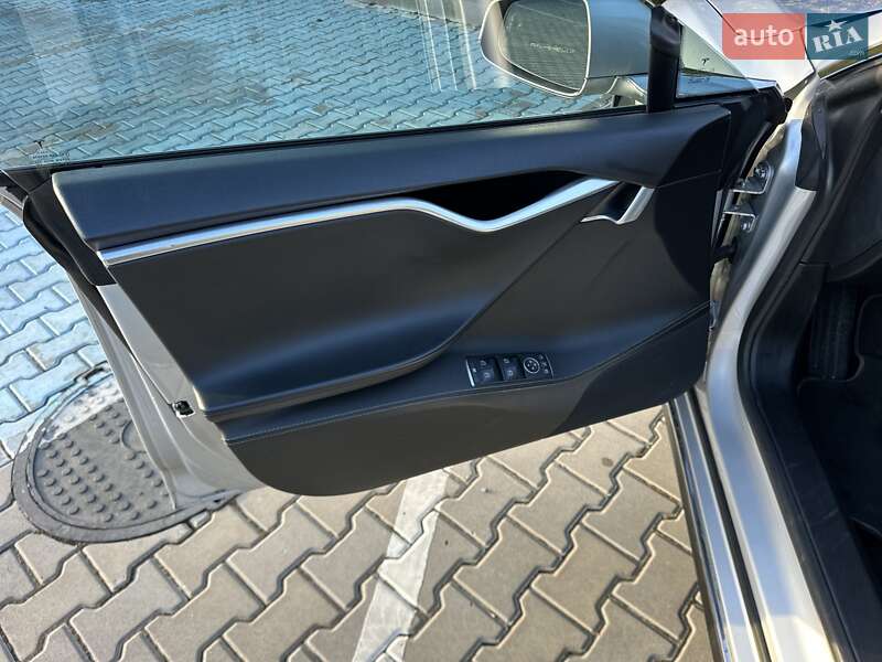Ліфтбек Tesla Model S 2014 в Києві