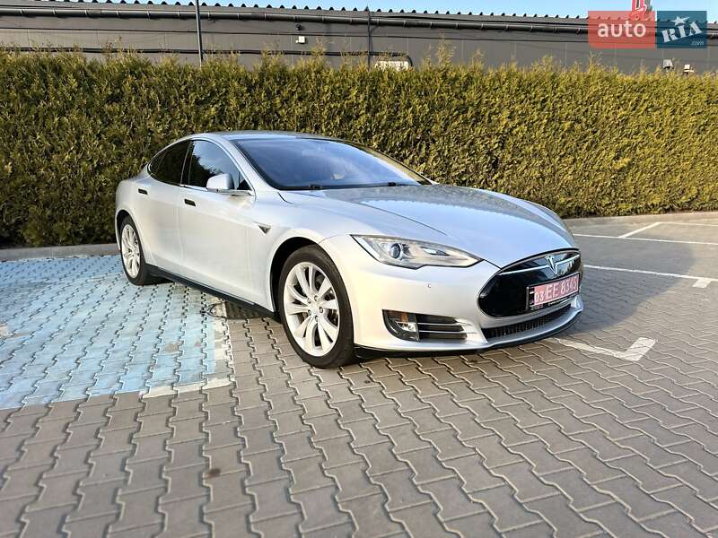 Ліфтбек Tesla Model S 2014 в Києві
