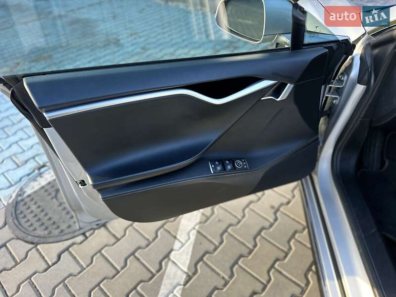 Ліфтбек Tesla Model S 2014 в Києві