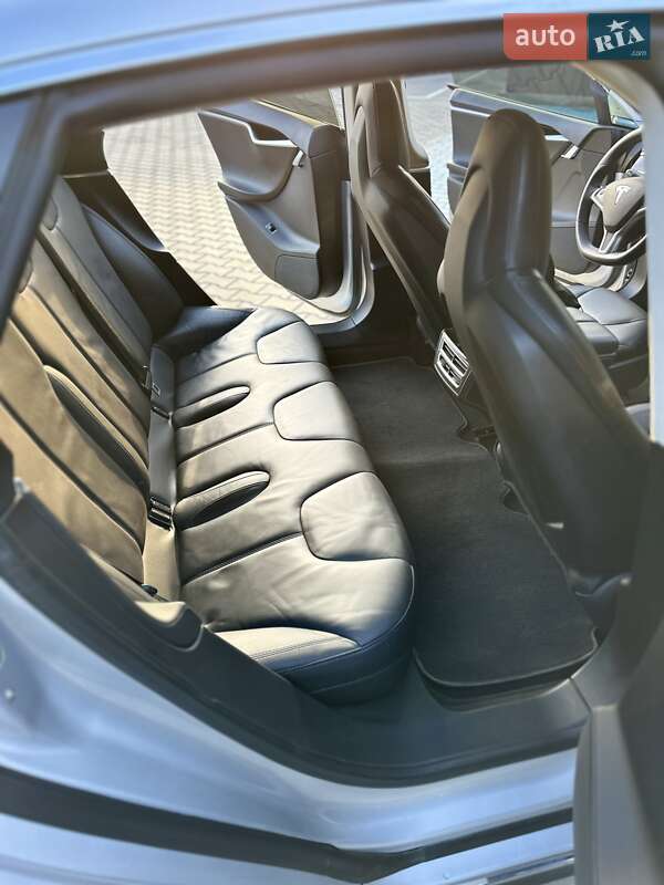 Ліфтбек Tesla Model S 2014 в Києві