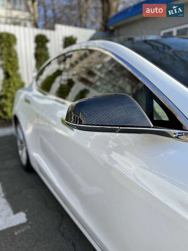 Лифтбек Tesla Model S 2018 в Киеве