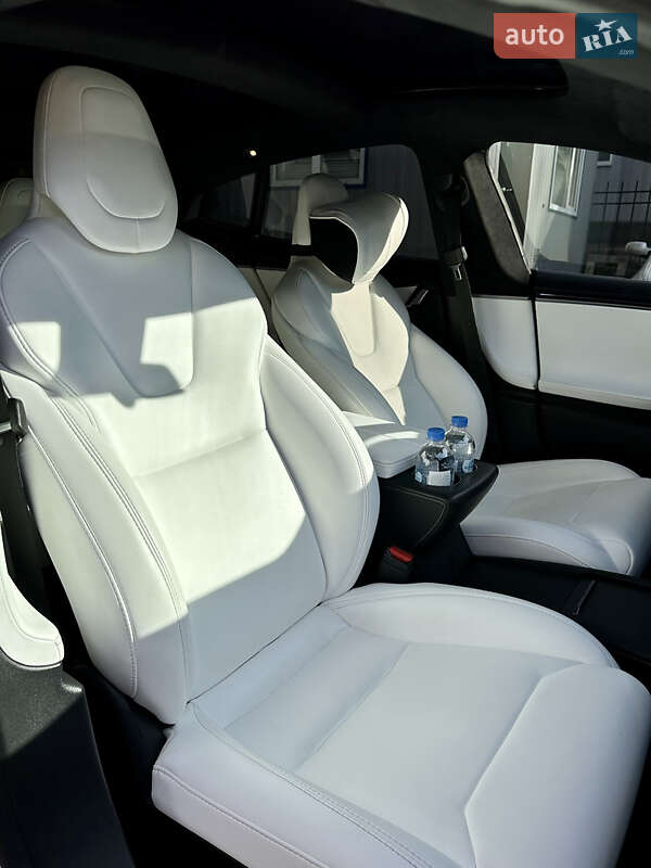 Лифтбек Tesla Model S 2018 в Киеве