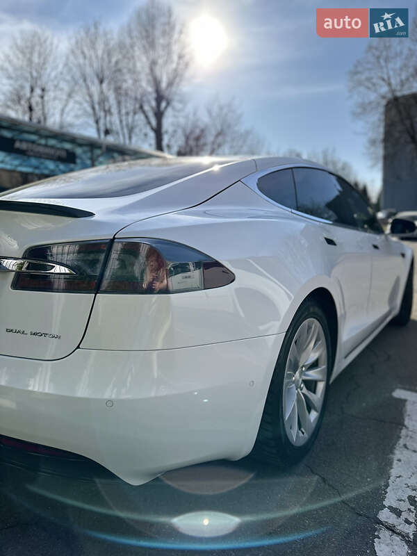 Лифтбек Tesla Model S 2018 в Киеве