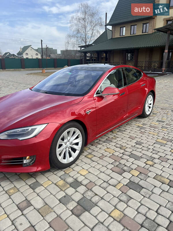 Лифтбек Tesla Model S 2016 в Черновцах