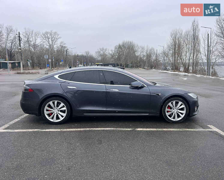 Лифтбек Tesla Model S 2018 в Киеве