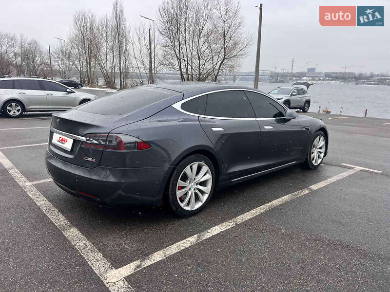 Лифтбек Tesla Model S 2018 в Киеве