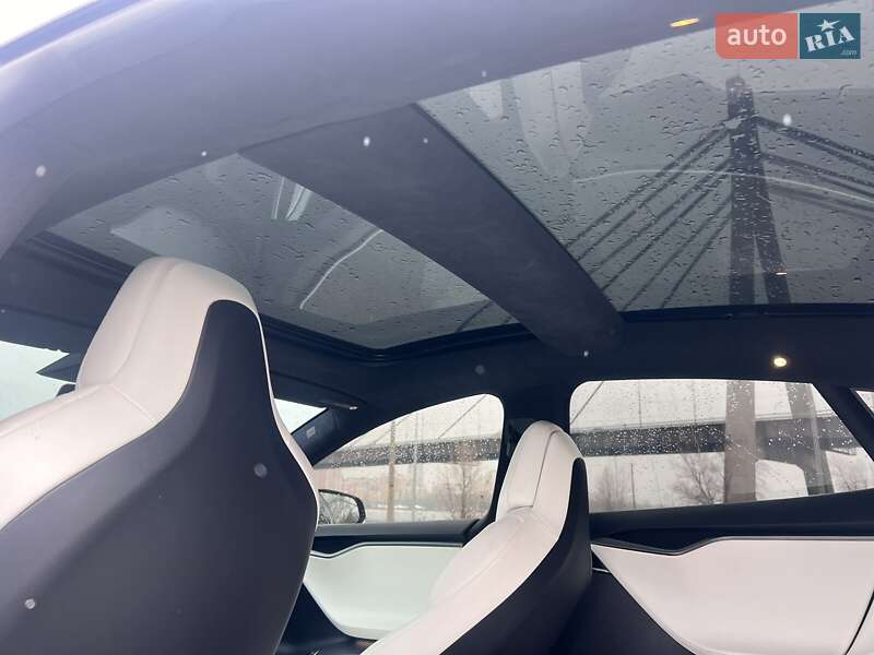 Лифтбек Tesla Model S 2018 в Киеве