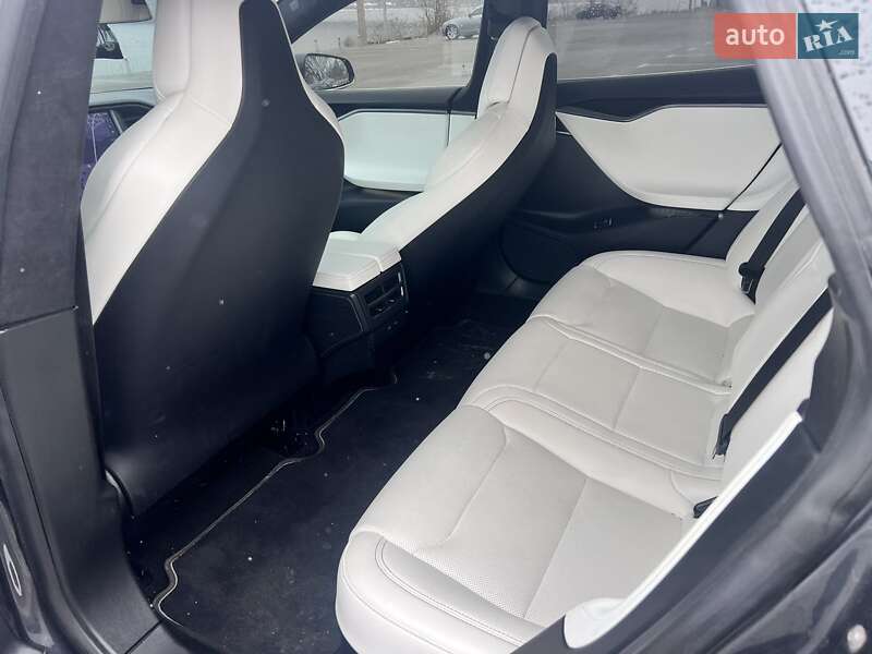 Лифтбек Tesla Model S 2018 в Киеве