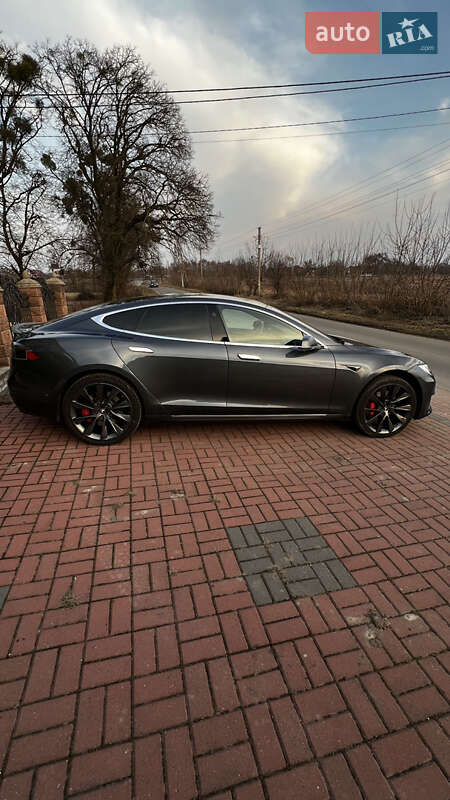 Лифтбек Tesla Model S 2020 в Ровно