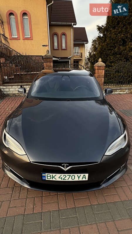Лифтбек Tesla Model S 2020 в Ровно