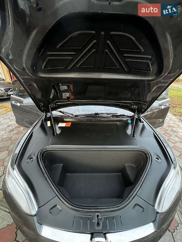 Лифтбек Tesla Model S 2020 в Ровно