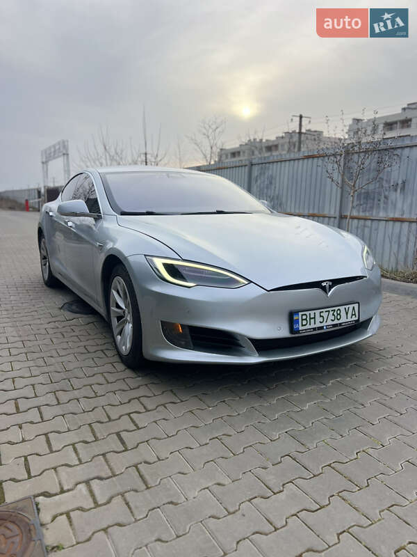 Tesla Model S 2016