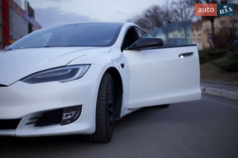 Ліфтбек Tesla Model S 2019 в Києві
