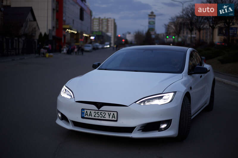 Ліфтбек Tesla Model S 2019 в Києві
