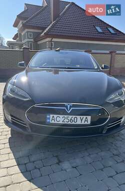 Лифтбек Tesla Model S 2015 в 