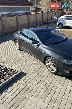 Лифтбек Tesla Model S 2015 в 