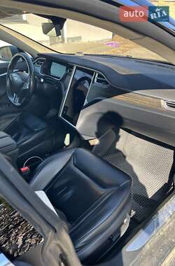 Лифтбек Tesla Model S 2015 в 