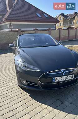 Лифтбек Tesla Model S 2015 в 