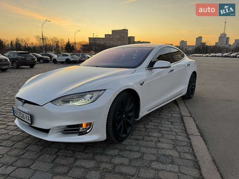 Ліфтбек Tesla Model S 2017 в Харкові