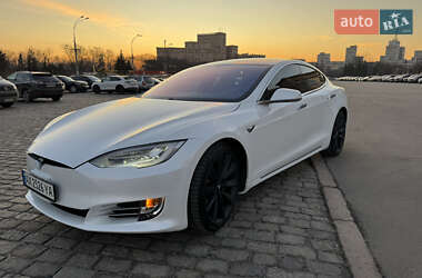 Лифтбек Tesla Model S 2017 в 