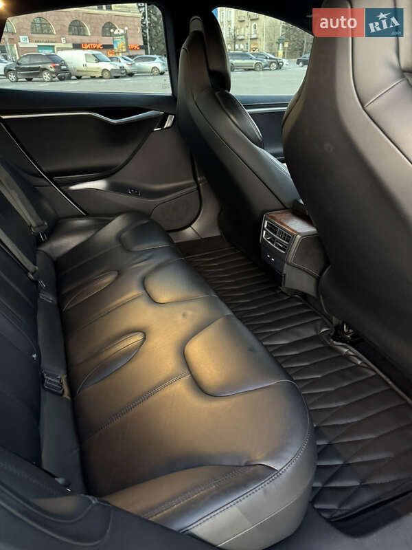 Ліфтбек Tesla Model S 2017 в Харкові