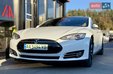 Ліфтбек Tesla Model S 2015 в Києві