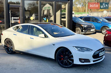 Ліфтбек Tesla Model S 2015 в Києві