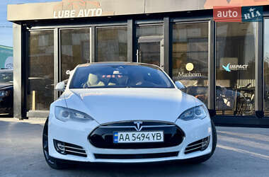 Ліфтбек Tesla Model S 2015 в Києві