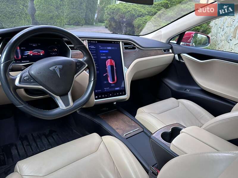 Ліфтбек Tesla Model S 2017 в Львові