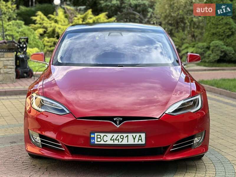 Ліфтбек Tesla Model S 2017 в Львові