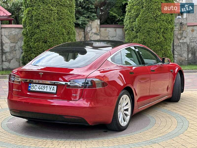 Ліфтбек Tesla Model S 2017 в Львові
