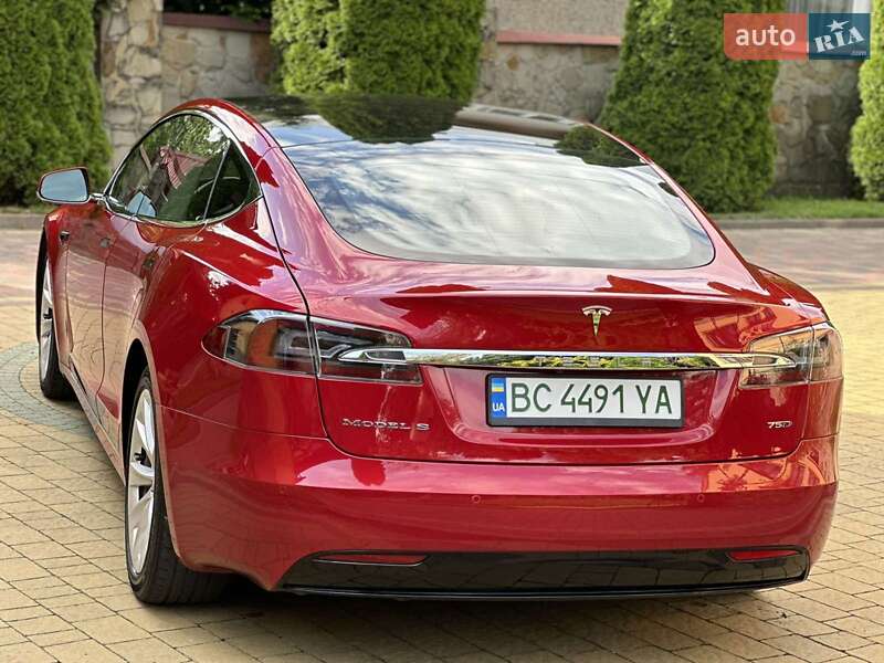 Ліфтбек Tesla Model S 2017 в Львові