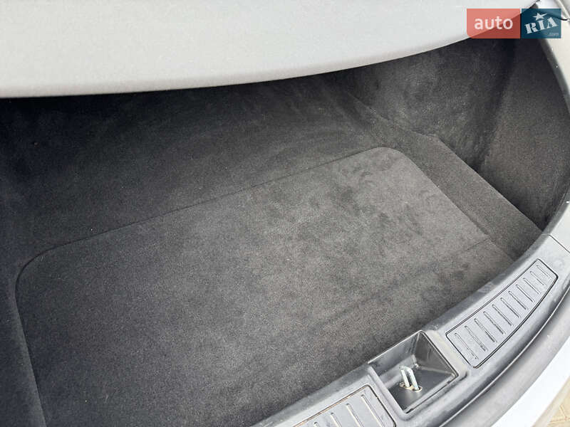 Ліфтбек Tesla Model S 2018 в Дніпрі