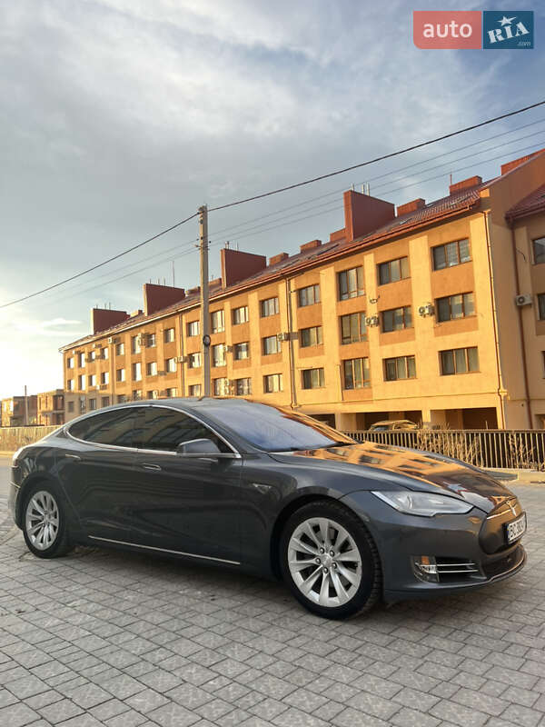 Ліфтбек Tesla Model S 2015 в 