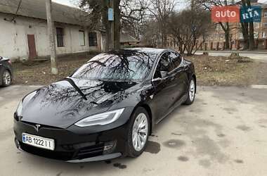 Лифтбек Tesla Model S 2017 в Виннице