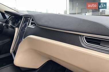 Лифтбек Tesla Model S 2017 в 