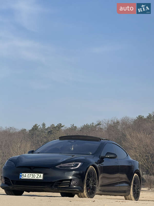 Лифтбек Tesla Model S 2016 в 