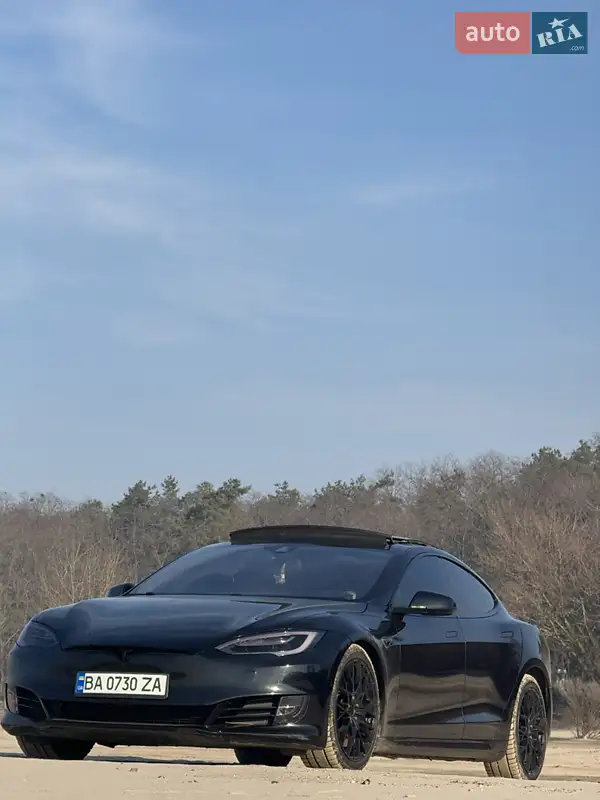 Лифтбек Tesla Model S 2016 в 