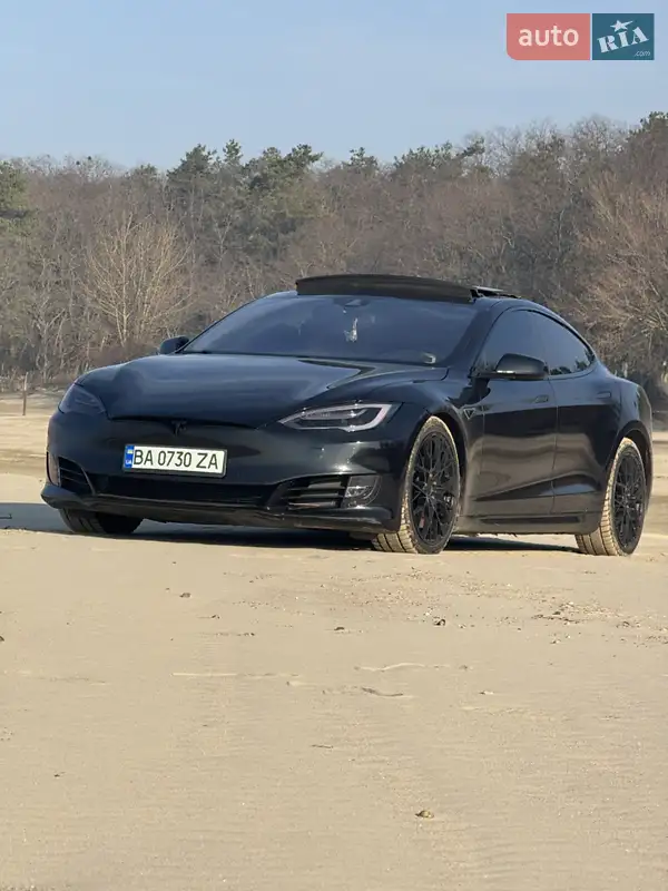 Лифтбек Tesla Model S 2016 в 