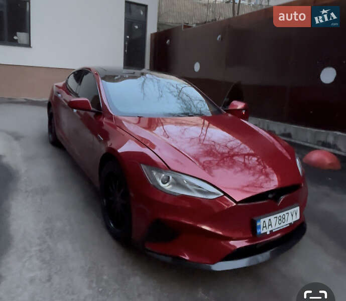 Лифтбек Tesla Model S 2015 в Киеве