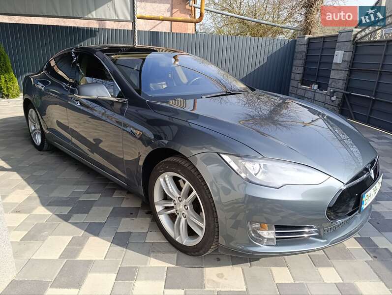 Лифтбек Tesla Model S 2013 в Измаиле