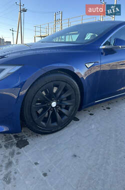Лифтбек Tesla Model S 2016 в Львове