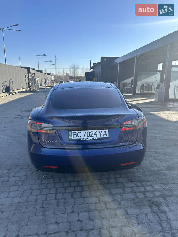 Лифтбек Tesla Model S 2016 в Львове