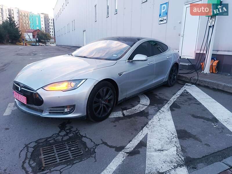 Лифтбек Tesla Model S 2014 в 