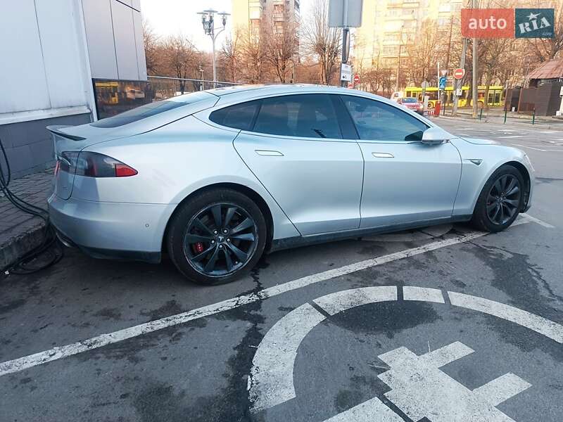 Ліфтбек Tesla Model S 2014 в Львові