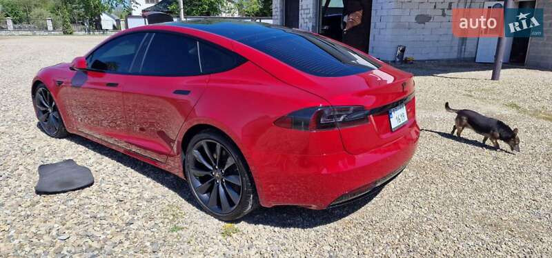 Ліфтбек Tesla Model S 2017 в Косові