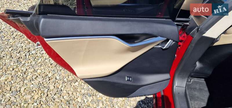 Ліфтбек Tesla Model S 2017 в Косові