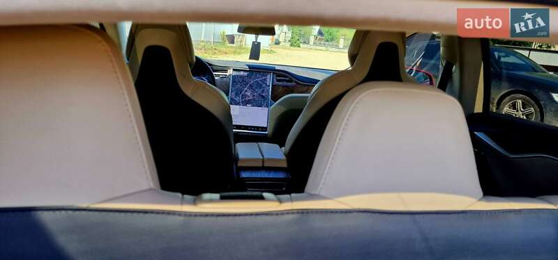 Ліфтбек Tesla Model S 2017 в Косові