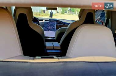 Лифтбек Tesla Model S 2017 в 