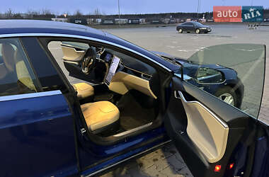 Лифтбек Tesla Model S 2015 в 